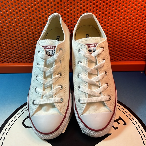 Converse Chuck Taylor Kids Low Top - Picture 2 of 8
